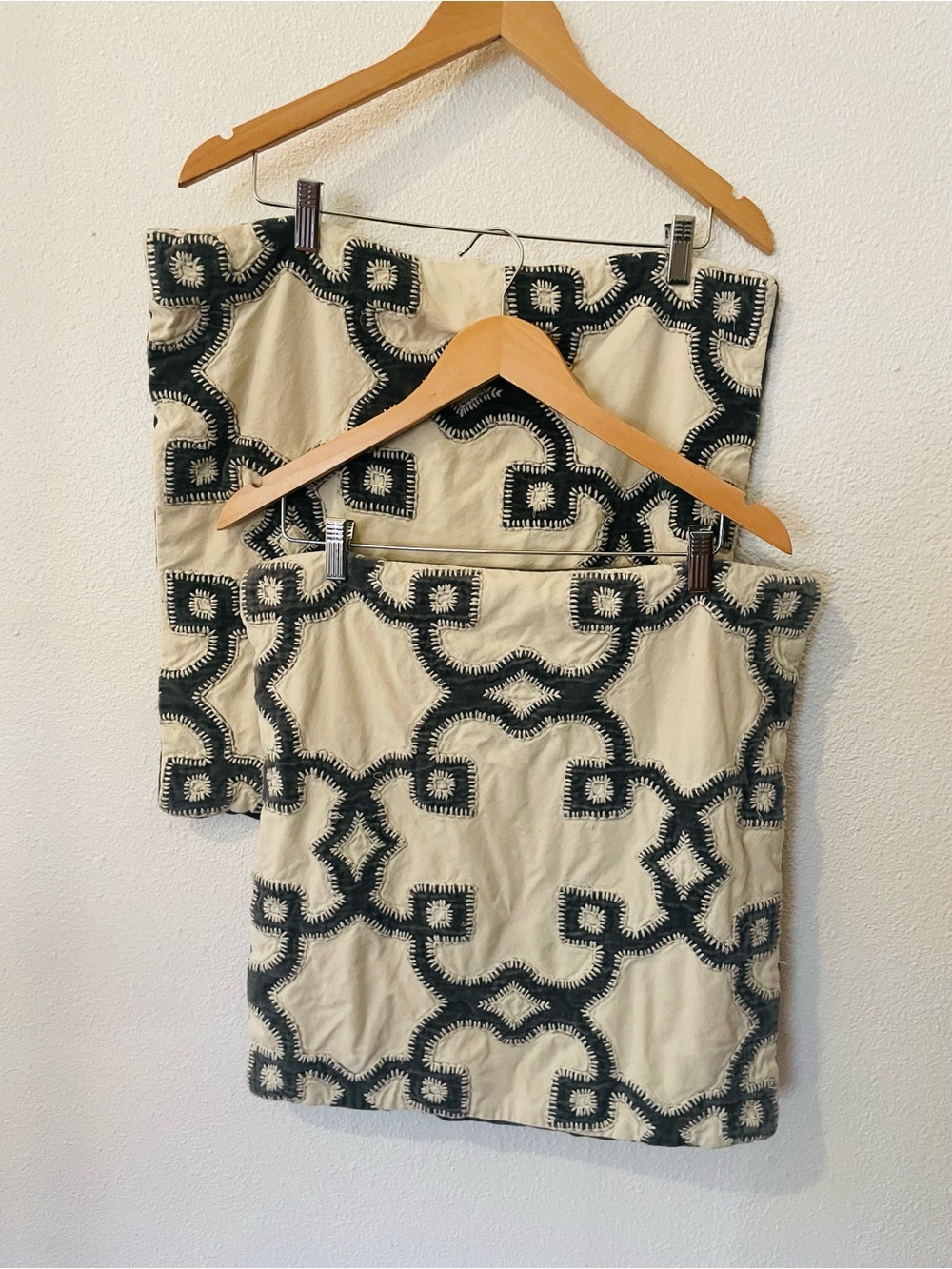 POTTERY BARN TRELLIS VELVET APPLIQUÉ PILLOW COVER 20" GRAY Blue Set of 2